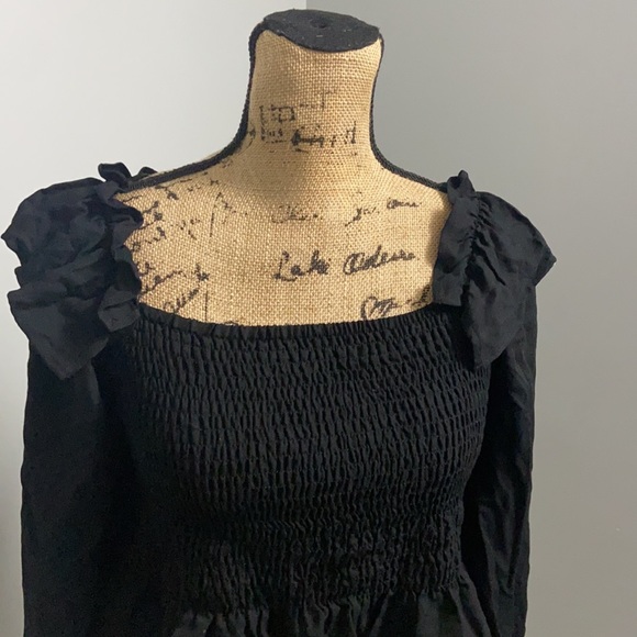 Zara bloggers fave smocked black top - Picture 3 of 16